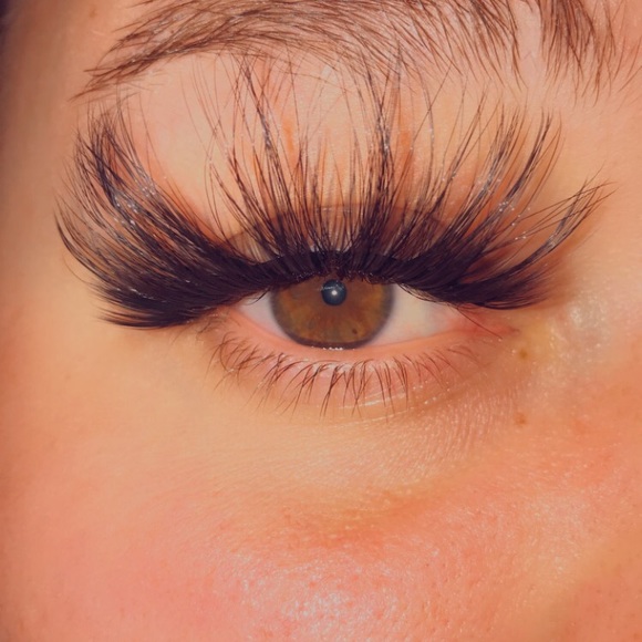 False Eyelashes! - Picture 3 of 3